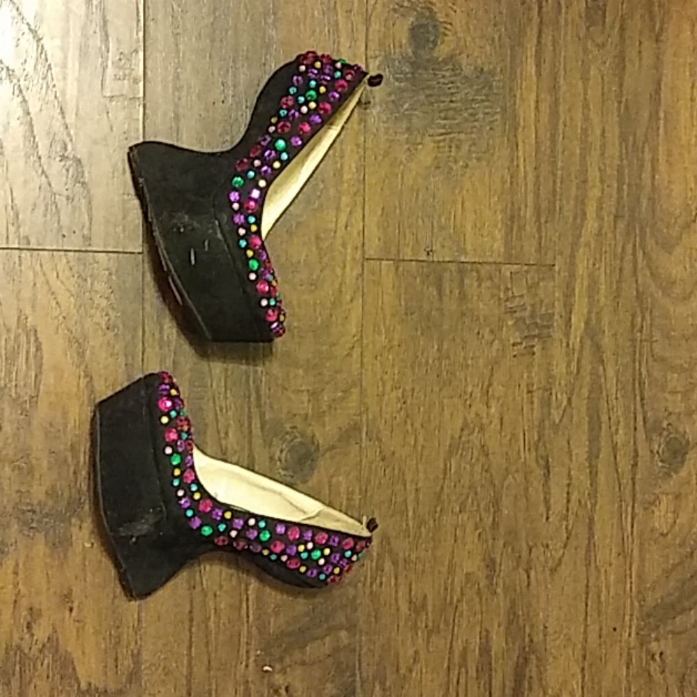 Multicolor gemstone wedges